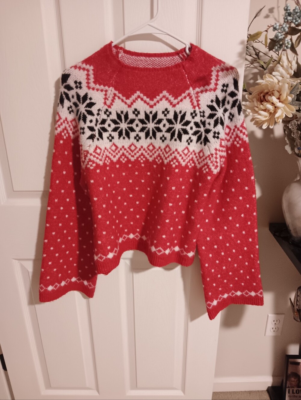No Boundaries Red And Black Snowflake Design Knit Sweater. Large.